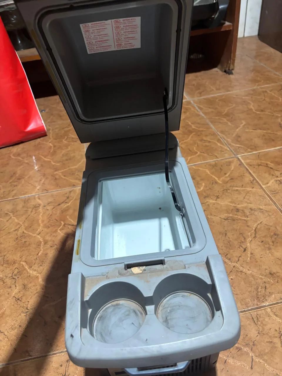 Mini geladeira automotiva 