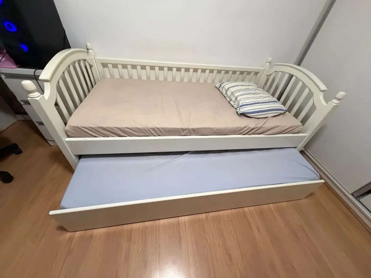 Cama de madeira maciça com cama extra - Foto 2