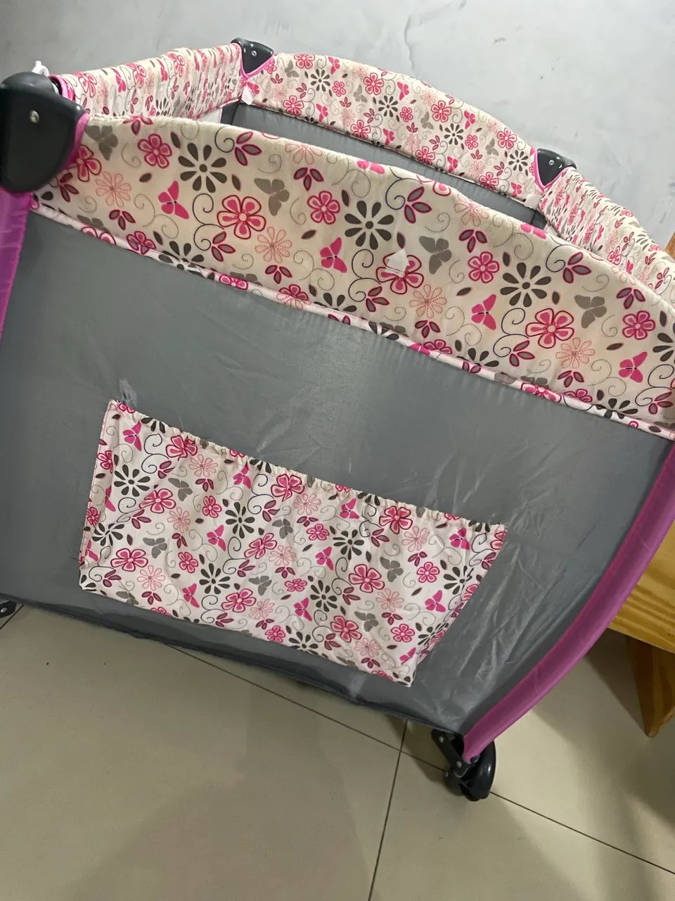 Vendo Berço com trocador portátil 