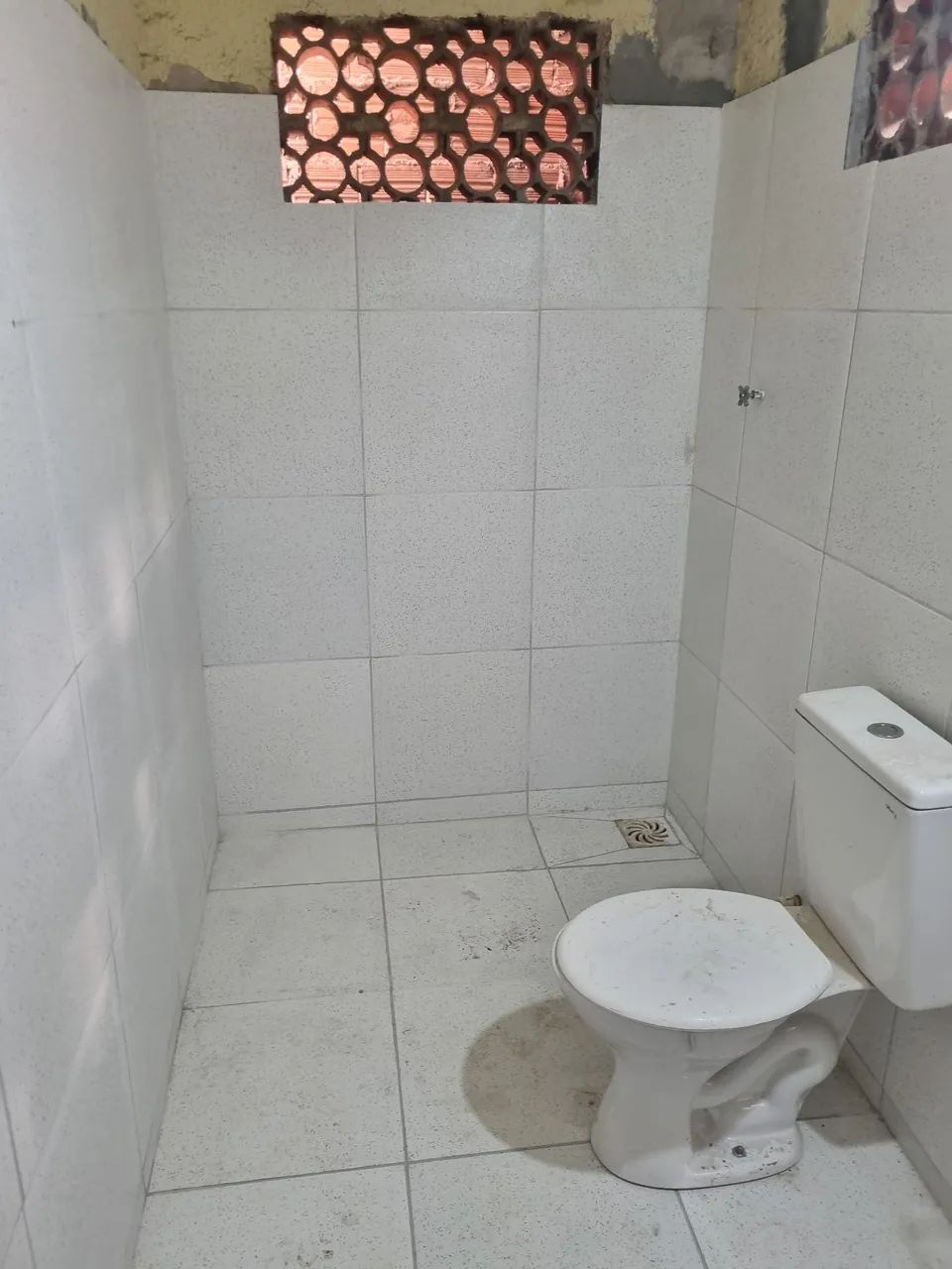 Pedreiro cerâmica retificado 