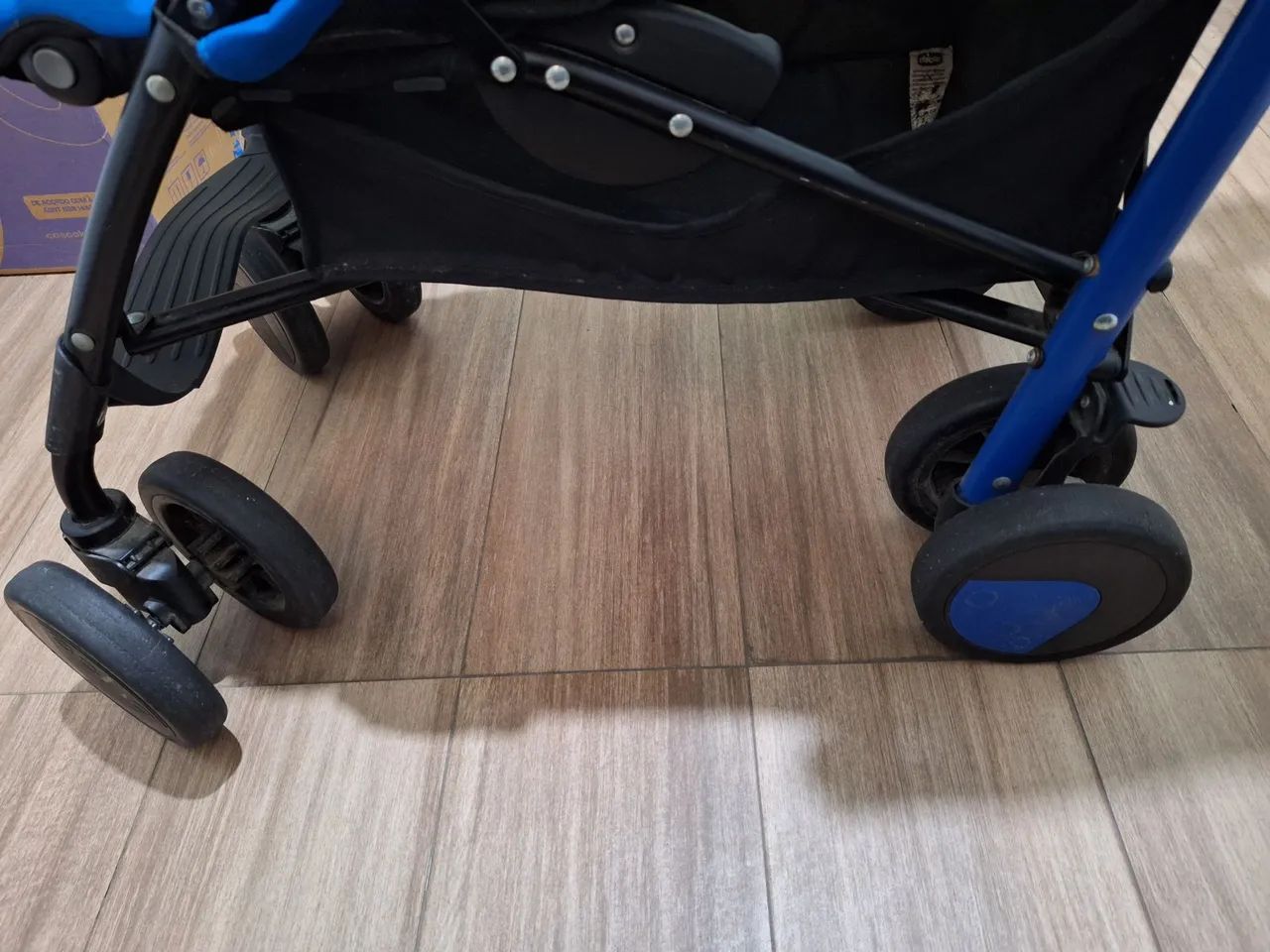 VENDO NOVISSIMO CARRINHO GUARDA CHUVA CHICCO ECHO MR BLUE  - Foto 3