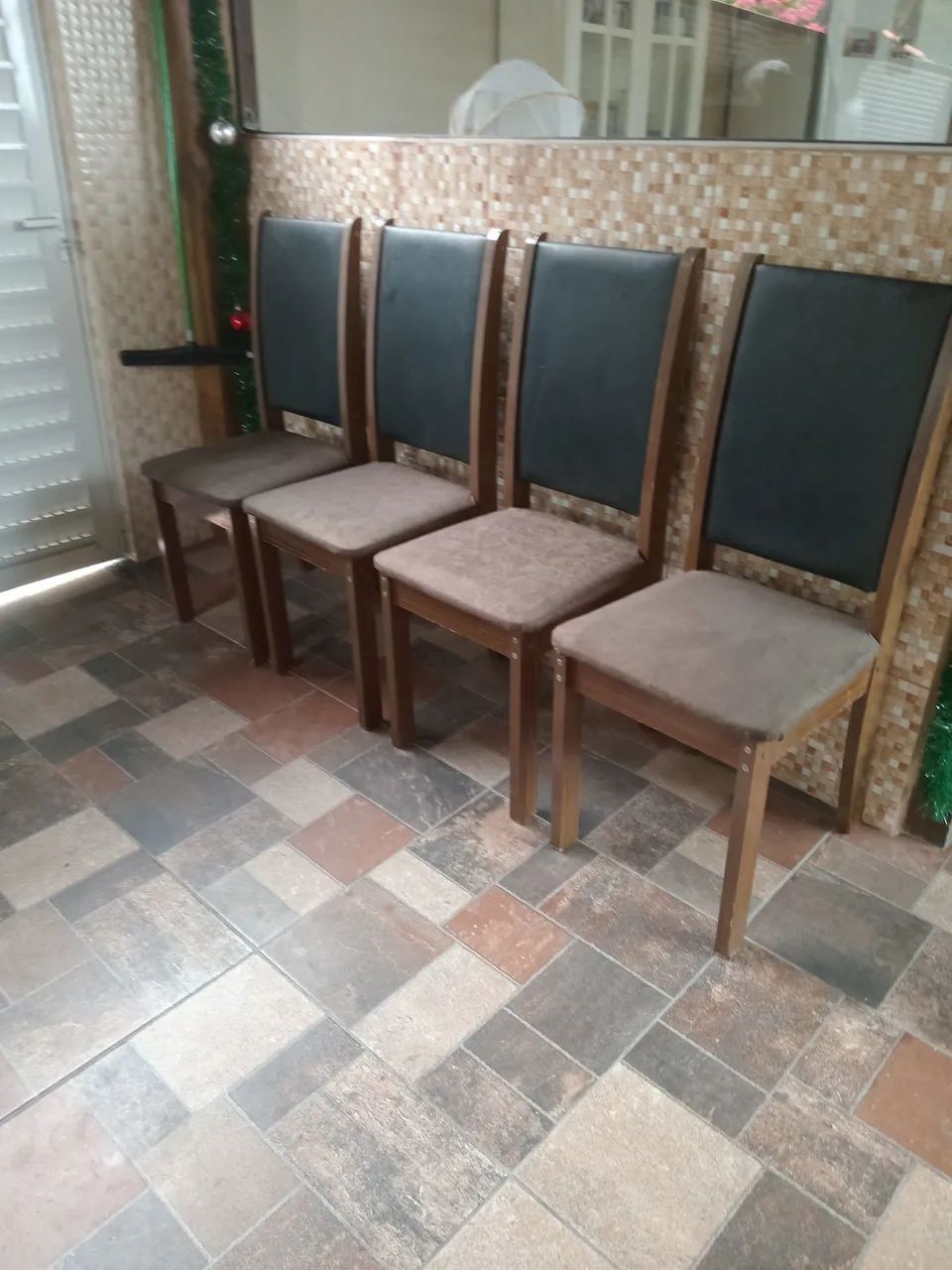 4 lindas cadeiras  - Foto 2