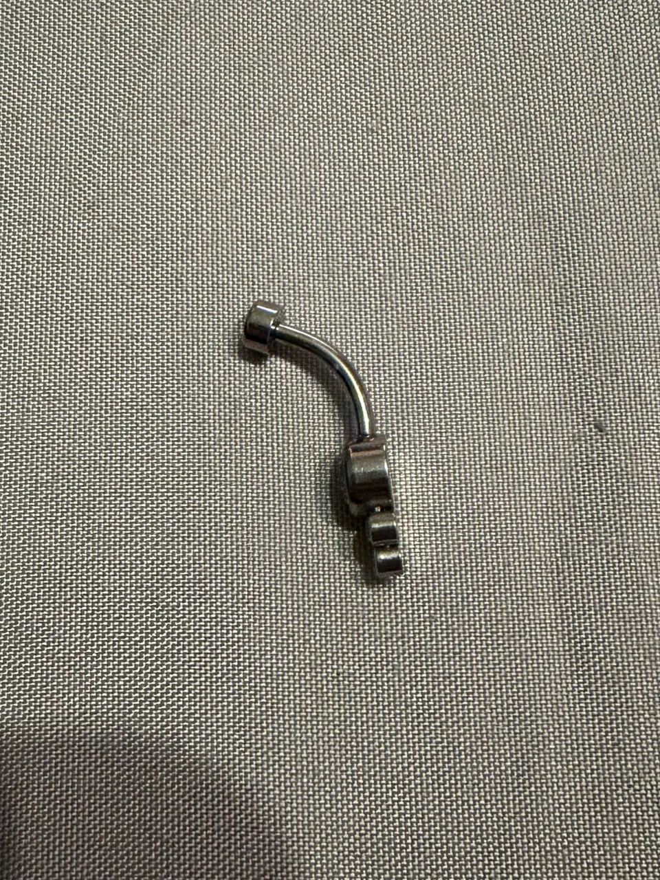 Piercing banana bell com zircônias azuis - Foto 3