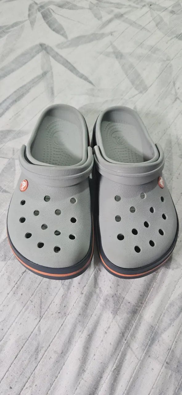 Crocs original 38 cinza  - Foto 2