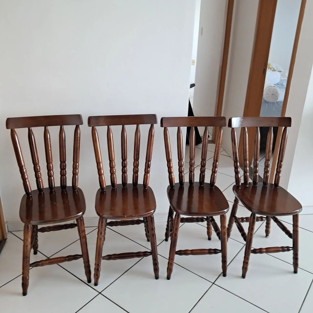 Cadeiras de madeiras 