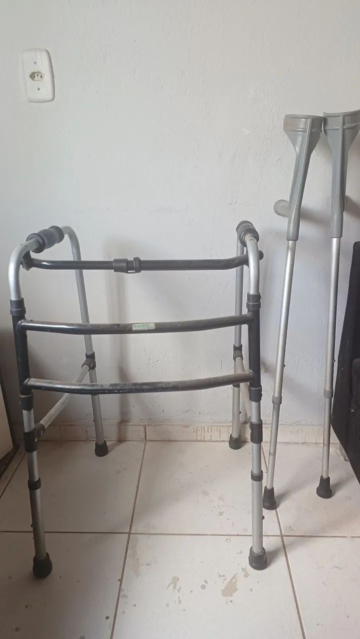 Andador e muletas