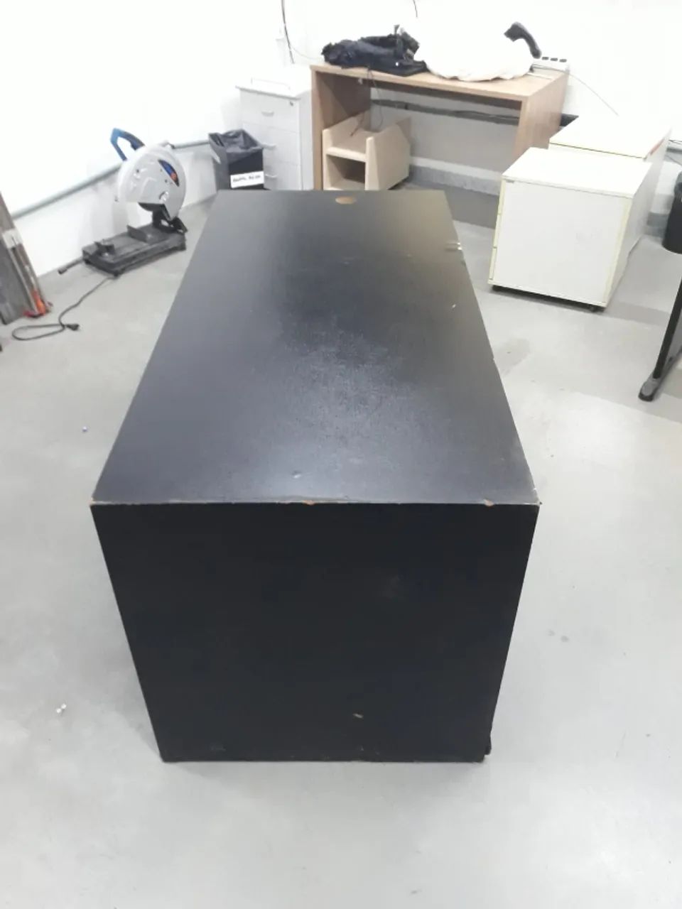Mesa Retangular de Escritório Preta com Passa-fios - Foto 5