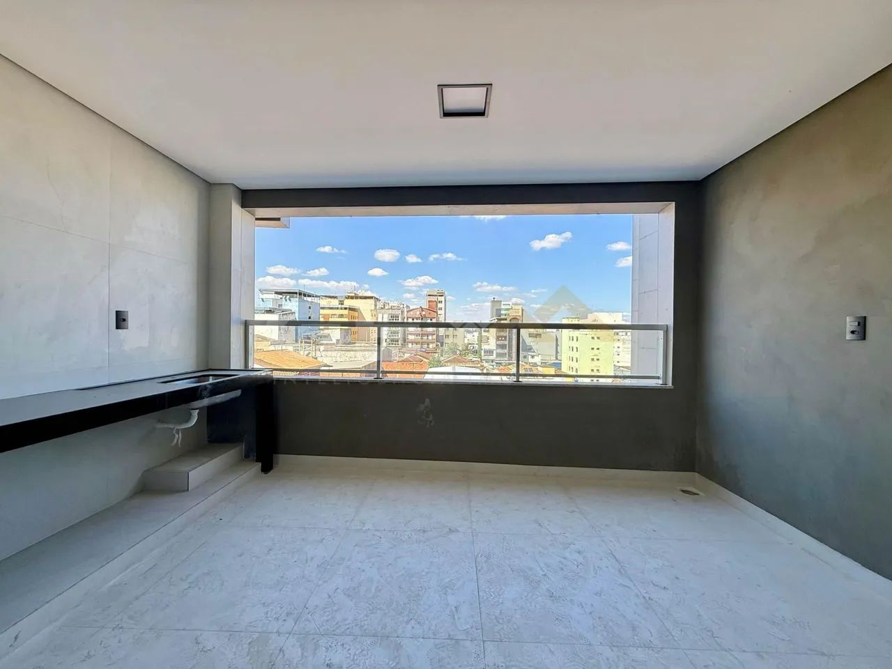 Apartamento à venda no Centro, 3 quartos sendo 1 suíte e 2 vagas. - Foto 5