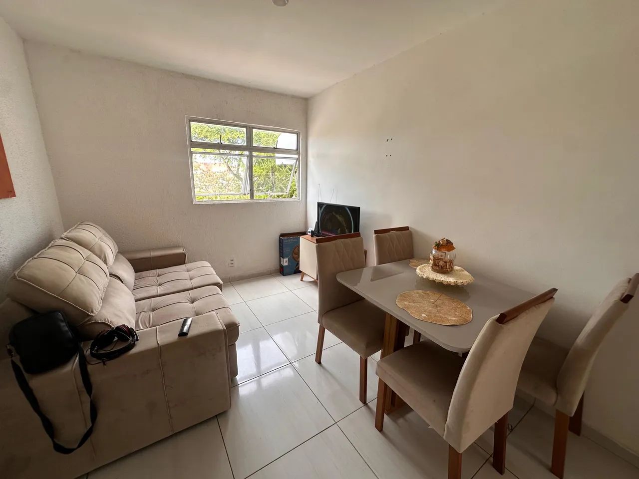ALUGUEL - APTO 2/4 SEM SUÍTE | MOBILIADO | PRÉDIO DE ESCADA | POÇO 