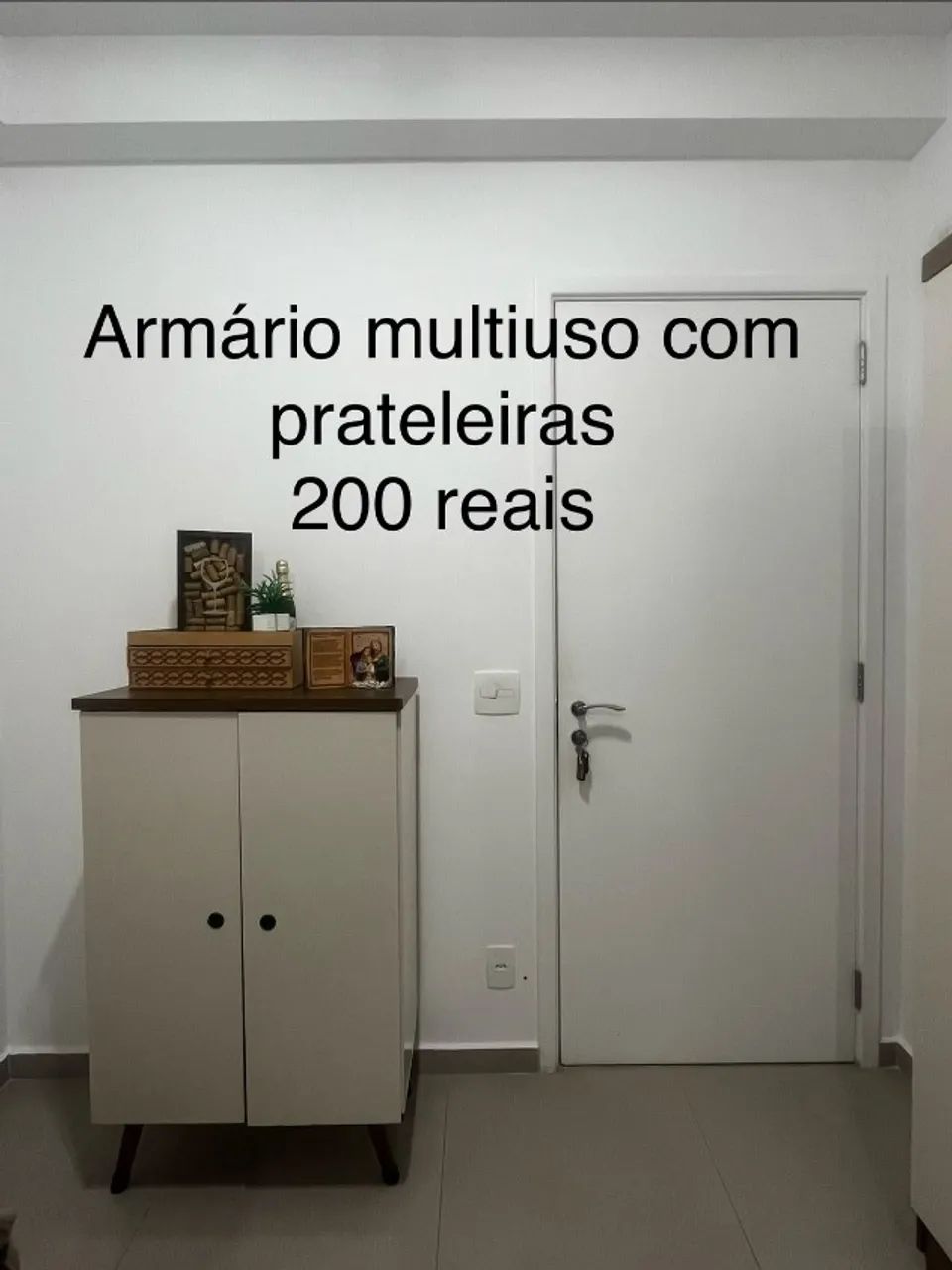 Armário Multiuso baixo, com prateleiras