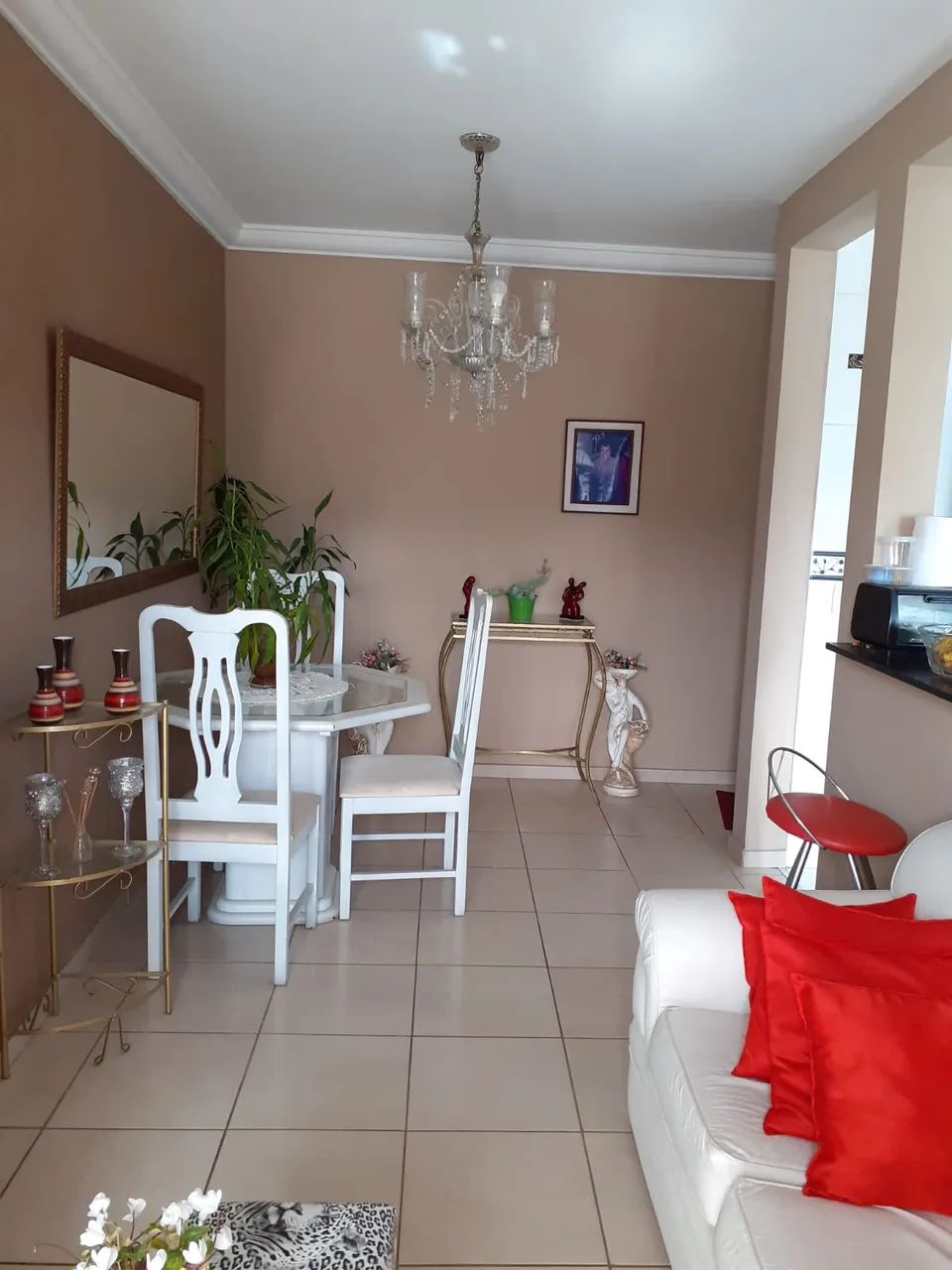 Apartamento de 3 quartos, sendo 1 suíte no Mogilar