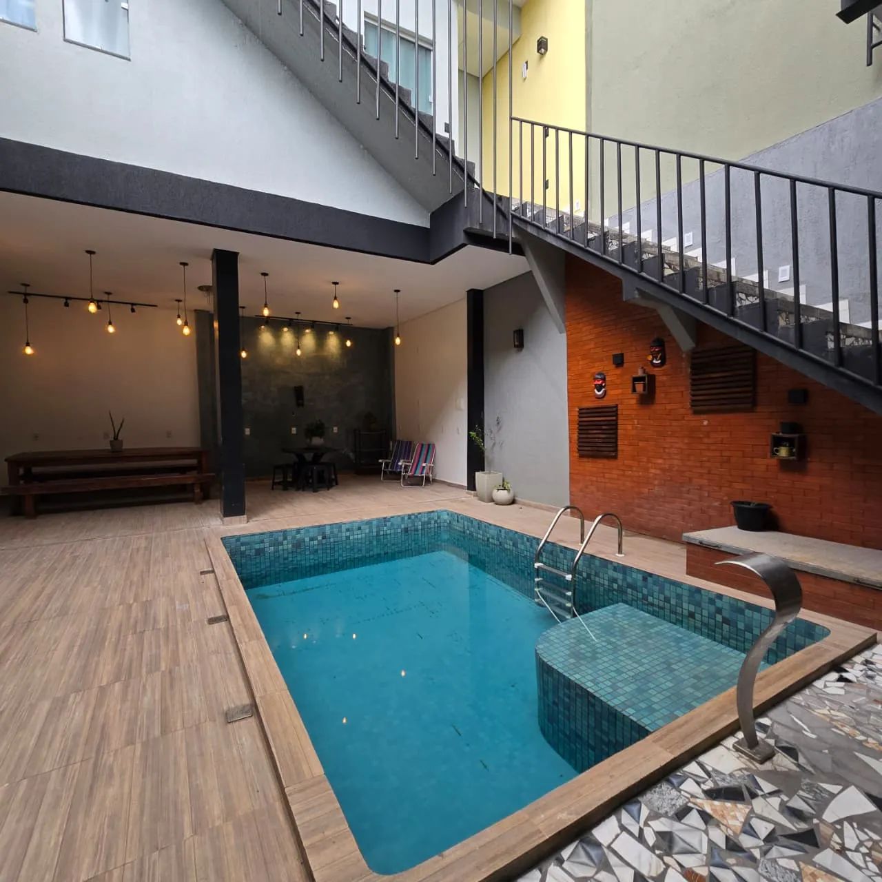 CASA 5 SUÍTES COM PISCINA E ENERGIA SOLAR