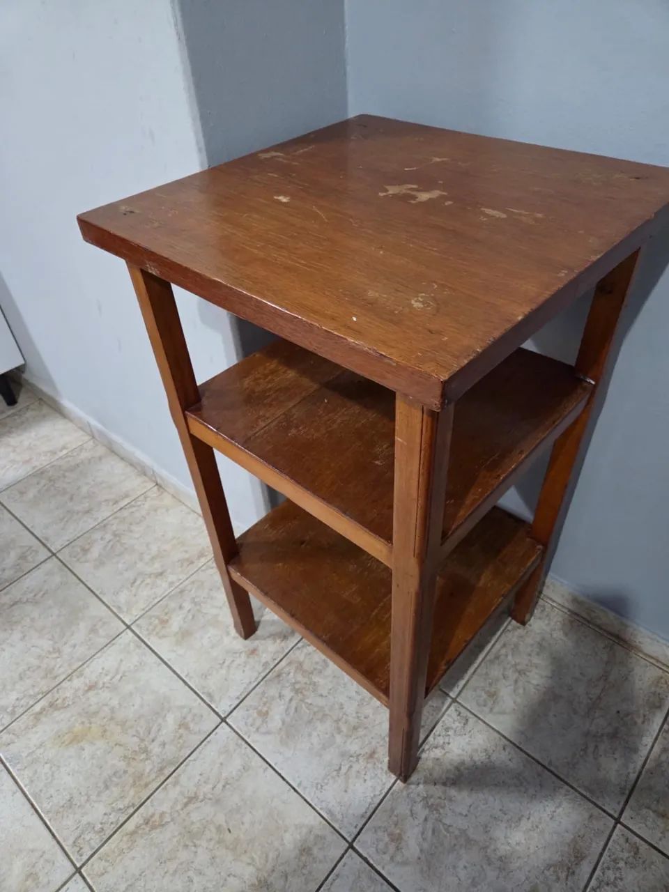 Estante de madeira