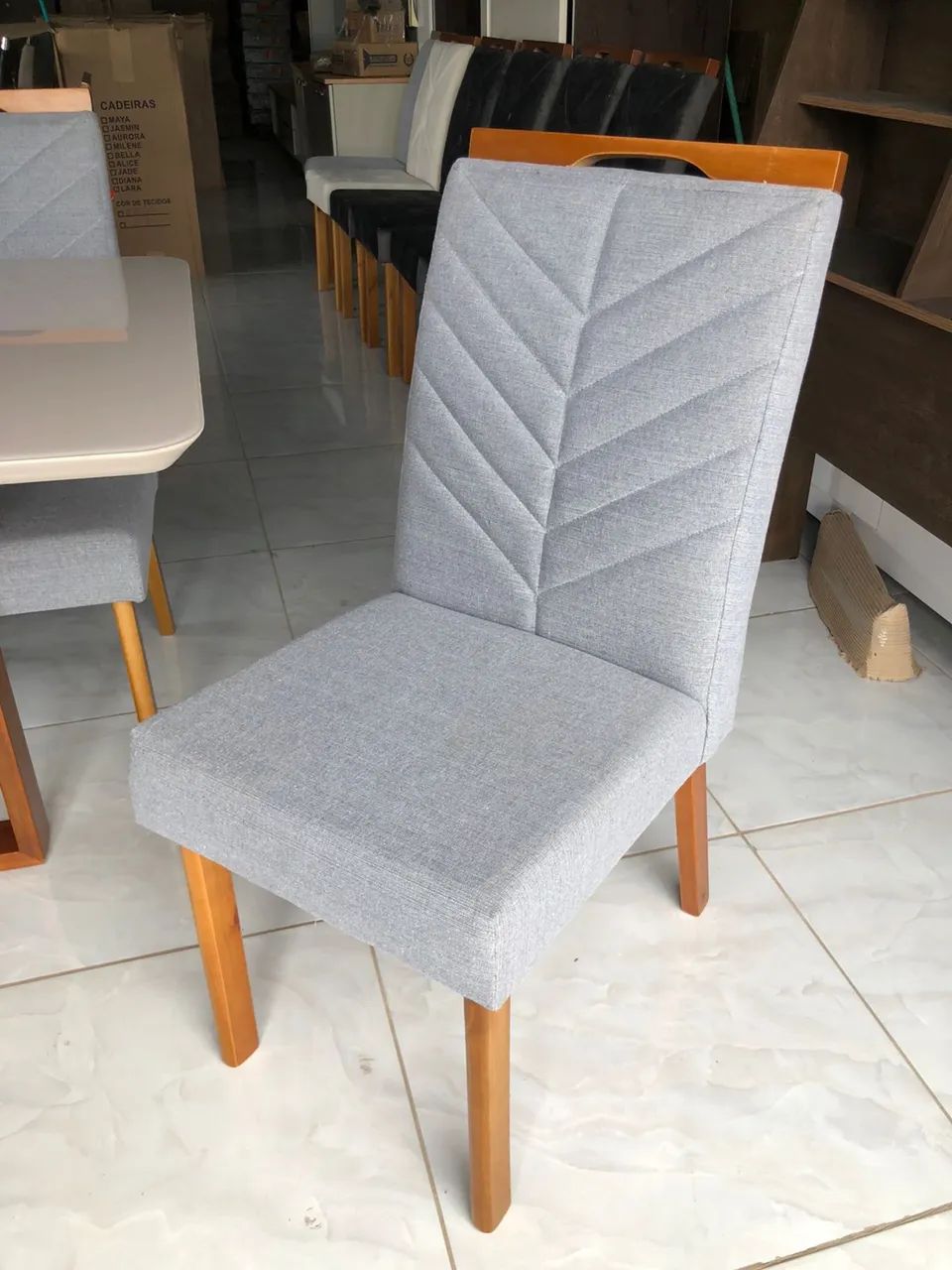Mesa de vidro 4 cadeiras perfeito estado - Foto 2