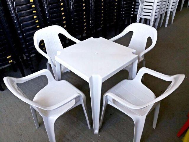 Conjunto de Mesa e Cadeiras Novos - Foto 2