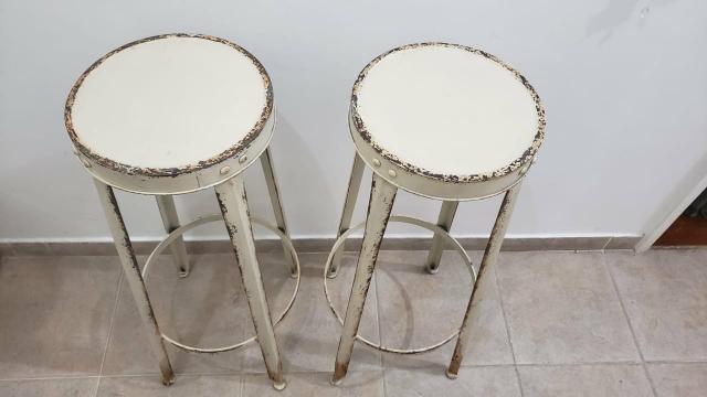 2 Banquetas Industriais de Ferro em Patina Branco - Foto 3