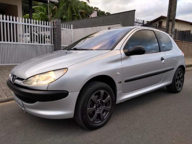 Peugeot 206 Selection ano 2002 - com ar condicionado. Para pessoas exigentes