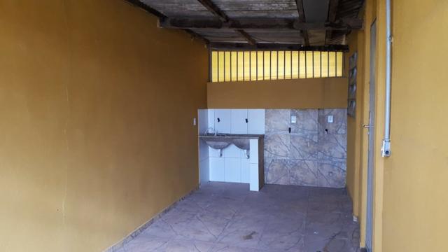QNM 34 casa 2 quartos mai sobrado nos fundos com duas residencias - Foto 8