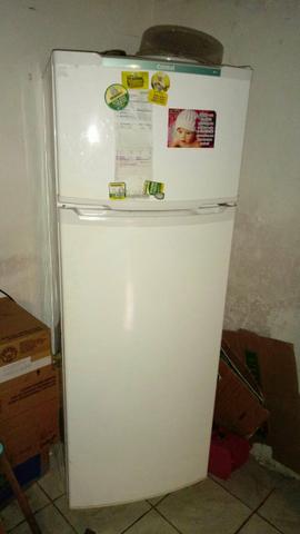 Geladeira e celular K11
