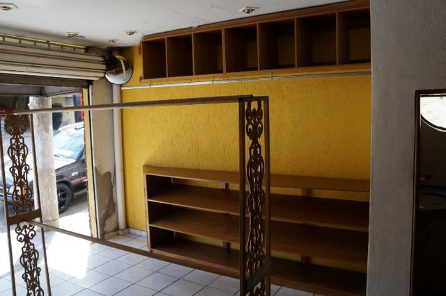 Mobilia - Loja toda em madeira na cor mogno (estilo Boutique)