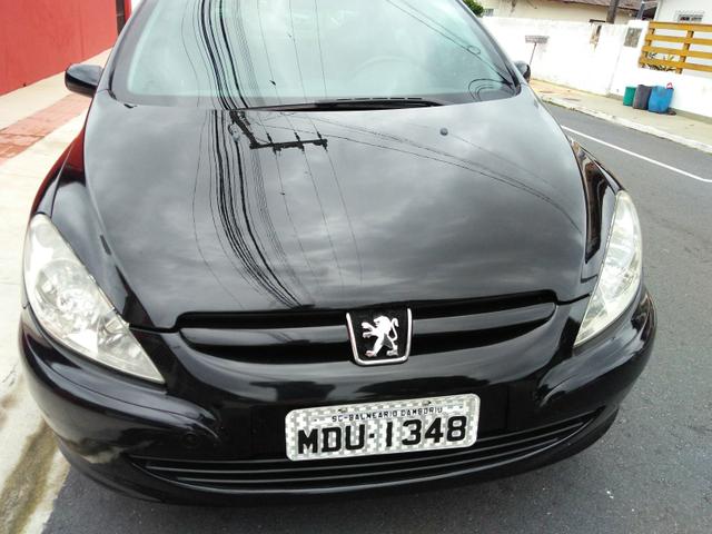 Vendo Peugeot 307 Presenc ano 2006 com ar direção airbags interior em couro valor 18000 - Foto 4