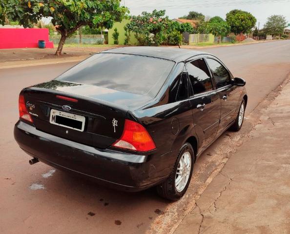Ford Focus Sedan 2.0 16V 2003 126CV - Foto 2