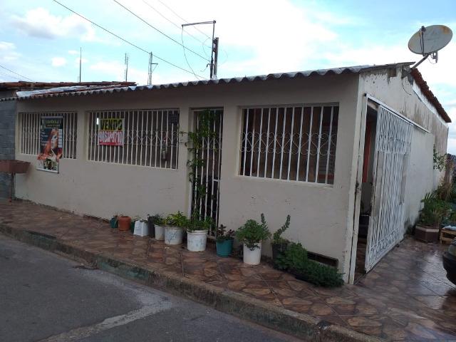 Quadra 10 Setor Leste - casa de esquina, 03 quartos