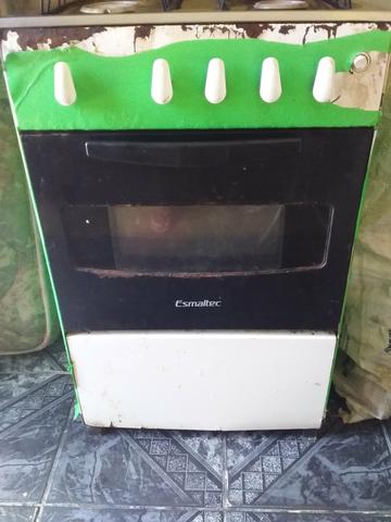 Vendo fogão semi novo funcionando tudo