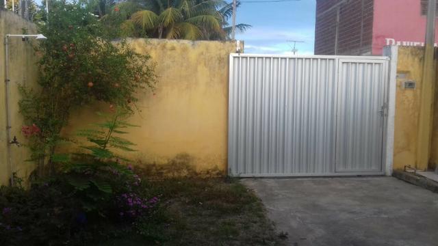 Vendo casa 2/4 sendo 1 suite com dependência completa e quintal e garagem coberta
