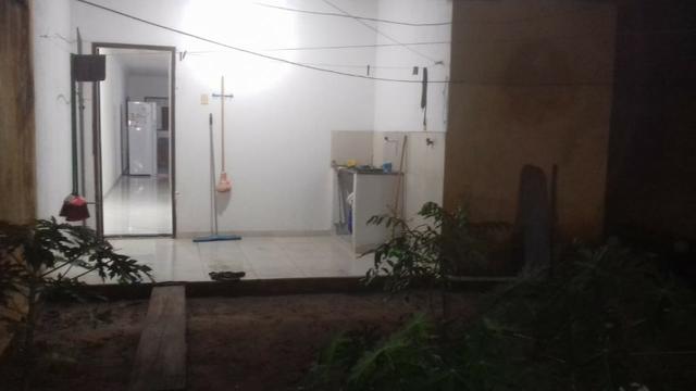 Vendo casa 2/4 sendo 1 suite com dependência completa e quintal e garagem coberta - Foto 4