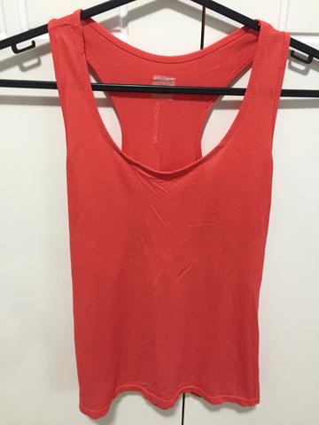 Lote 3 blusas de academia tamanho P! - Foto 3