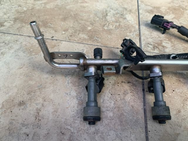 Flauta bicos injetores gm malibu/captiva 24v 6cc original completo - Foto 3