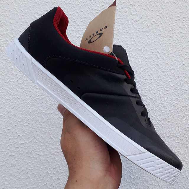 tênis oakley bob 2.0 td mid