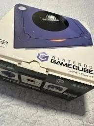 Game cube, na caixa, com controle e cabos, excelente estado conservação. 