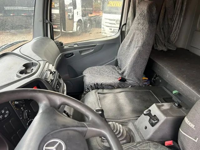 Mercedes Benz 2425 6x2 com tanque - Foto 10