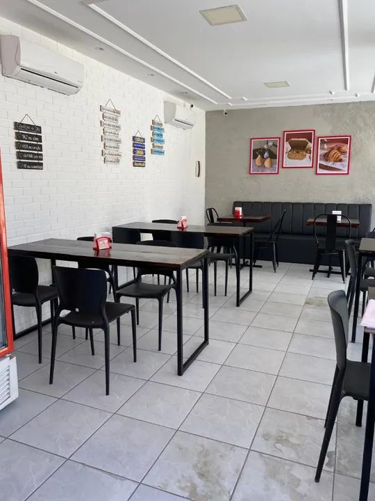 SOFÁ, MESAS E CADEIRAS 