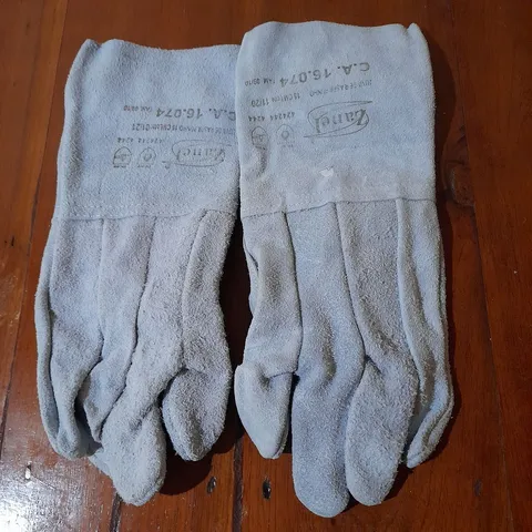 Luvas de raspa