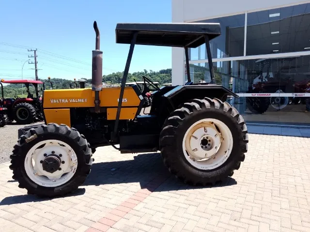 Trator Valtra 685 usado