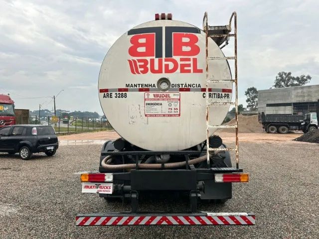 Mercedes Benz 2425 6x2 com tanque - Foto 6