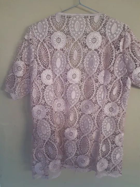 Blusa de renda feminina semi-nova - Foto 2