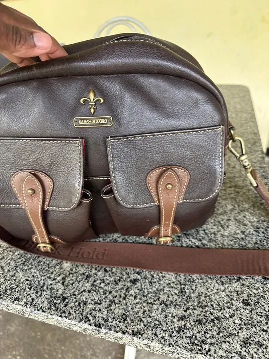 Bolsa de Ombro Black Hold em Couro Marrom