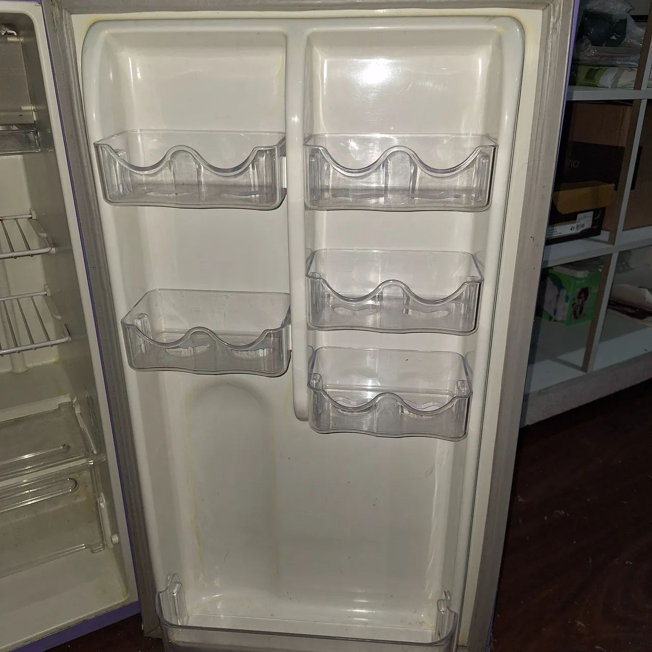 Frigobar Electrolux Re120 com 122 litros - Foto 3