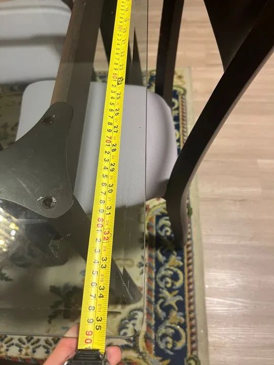 Mesa de Jantar em Madeira Maciça com Tampo de Vidro - 6 Lugares - com 4 cadeiras - Foto 5