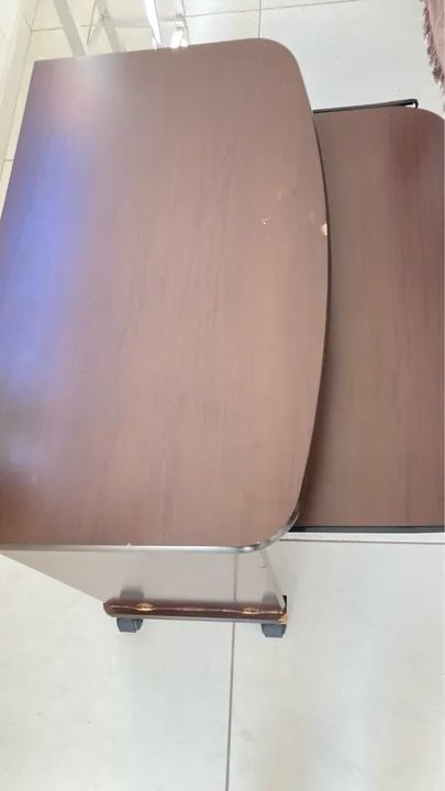 Mesa de Canto com Rodízios - ideal para escritório ou sala - Foto 3
