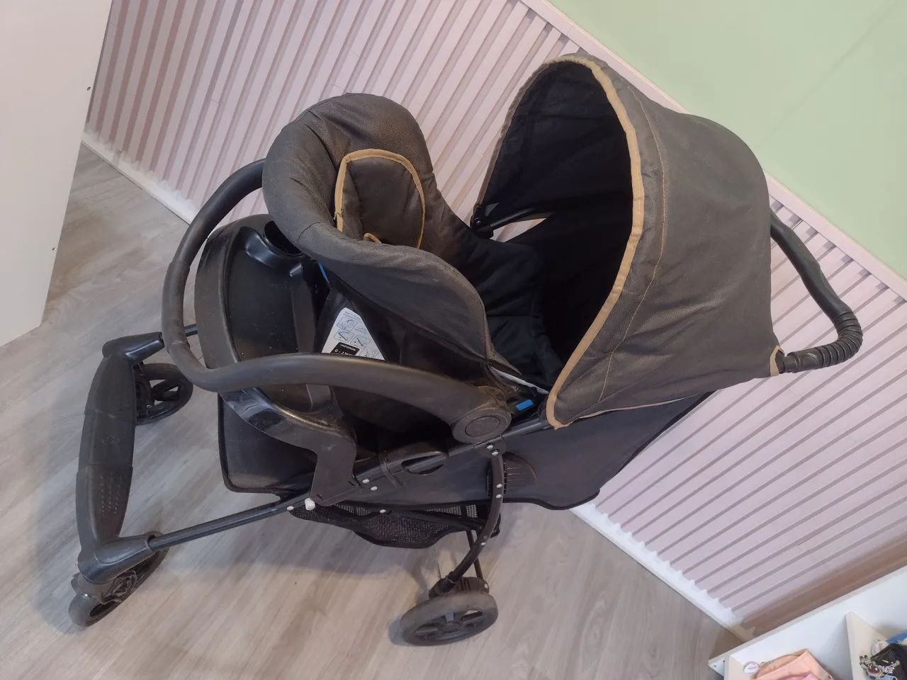 Carrinho de bebê + bebê conforto para carro