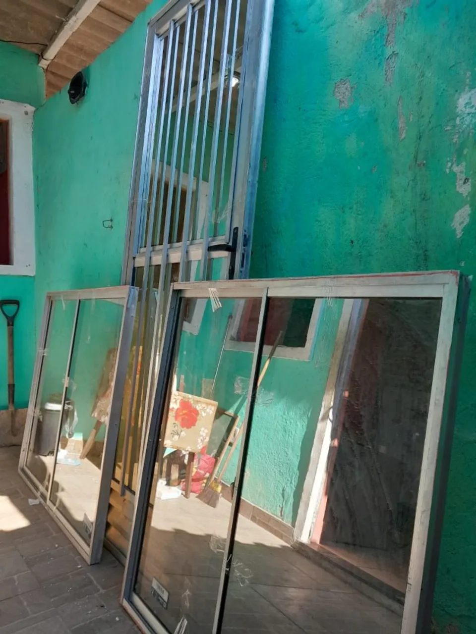 Janelas e porta de alumínio com vidro