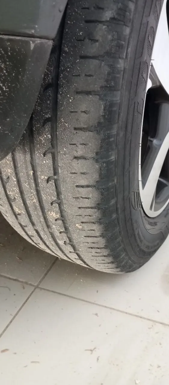 Vendo quatro pneu 205 /65 /16 meia vida