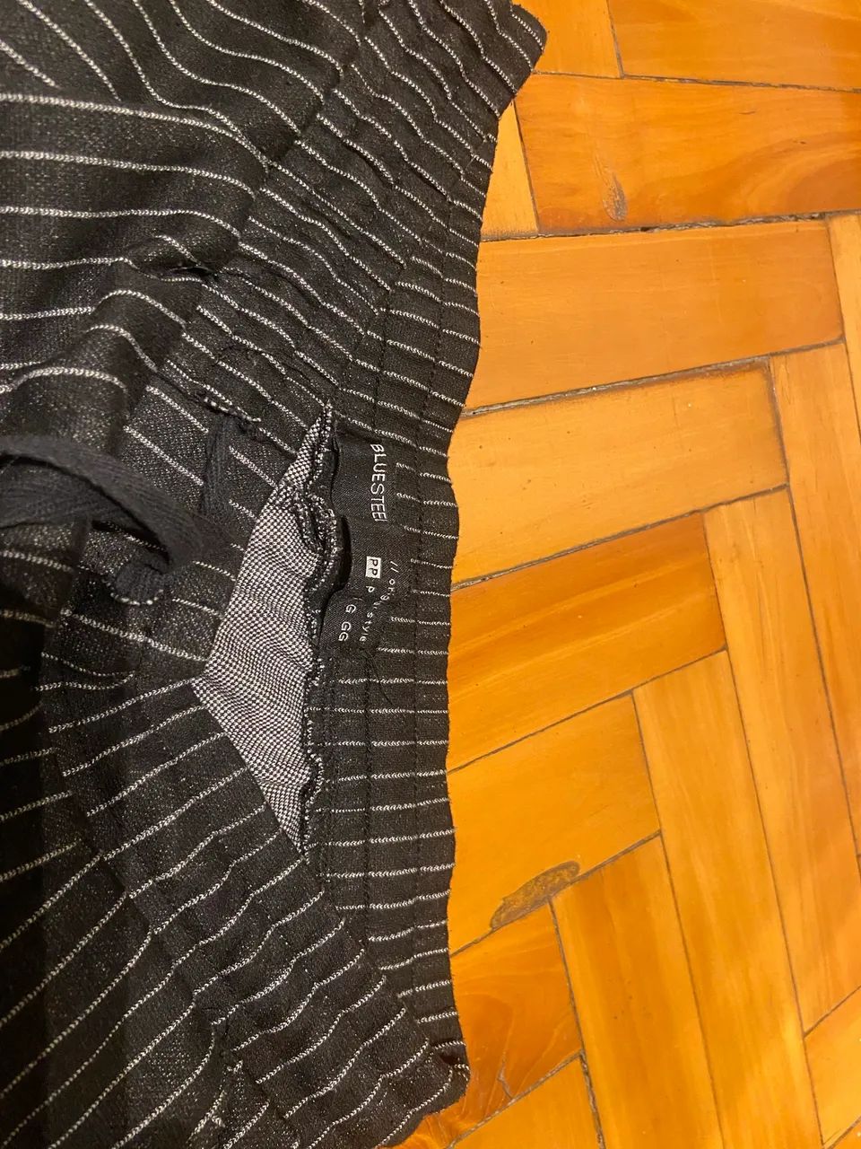 calça de tecido preta listrada65562811629569122