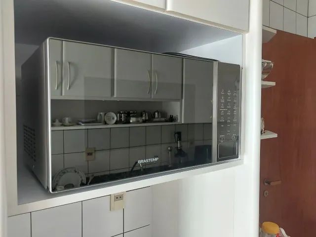 Micro-ondas Brastemp 32 Litros cor cinza espelhado com Menu Gourmet - BMS46AR