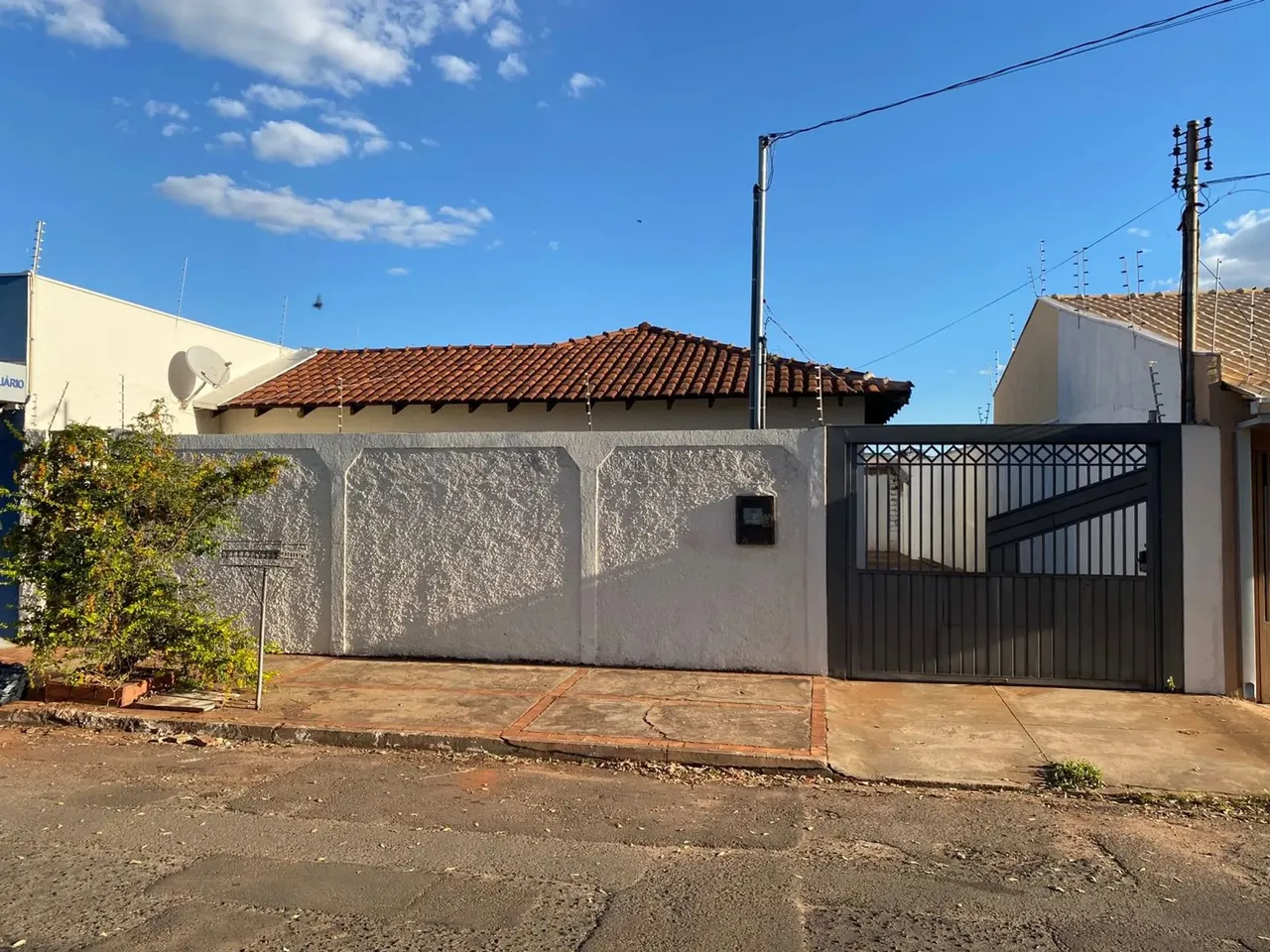 Casa térrea próximo ao 9º Batalhão em Campo Grande - MS